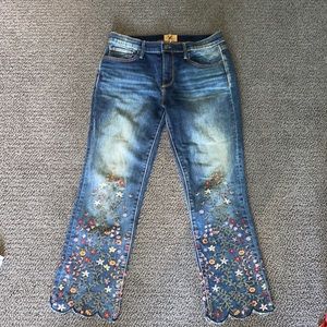 Driftwood jeans flower embroidery
